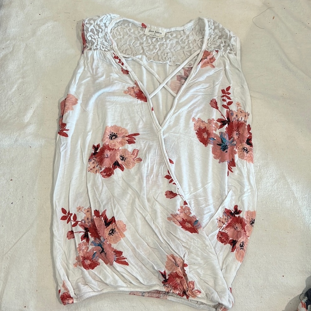 Free kisses shirt good condition size m